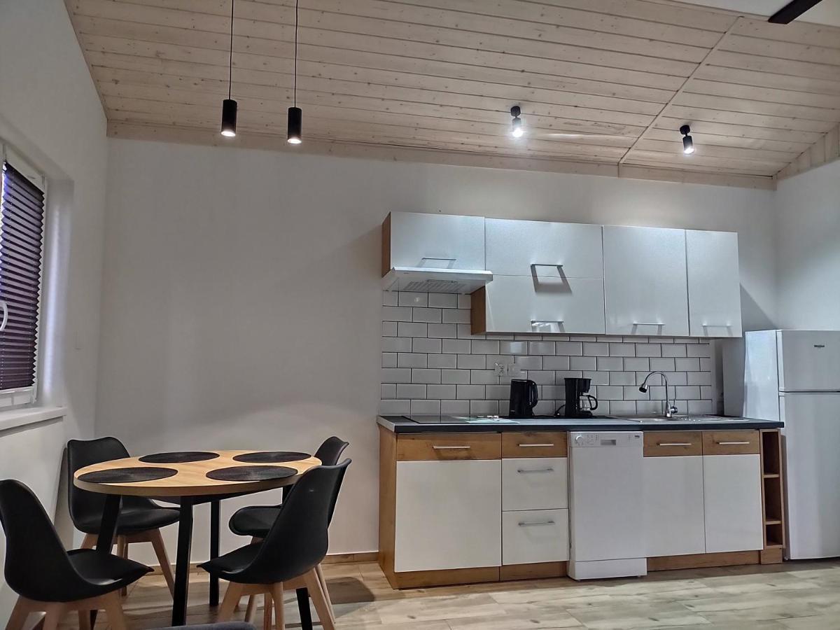 Domek Parterowy Apartamentowy Ostoja レバル エクステリア 写真