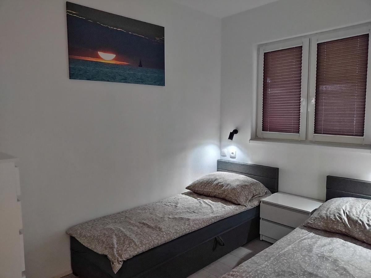Domek Parterowy Apartamentowy Ostoja レバル エクステリア 写真