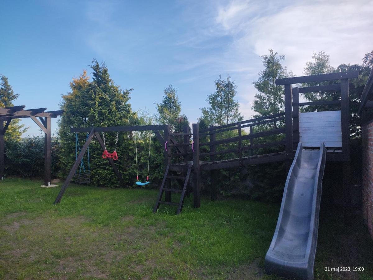 Domek Parterowy Apartamentowy Ostoja レバル エクステリア 写真